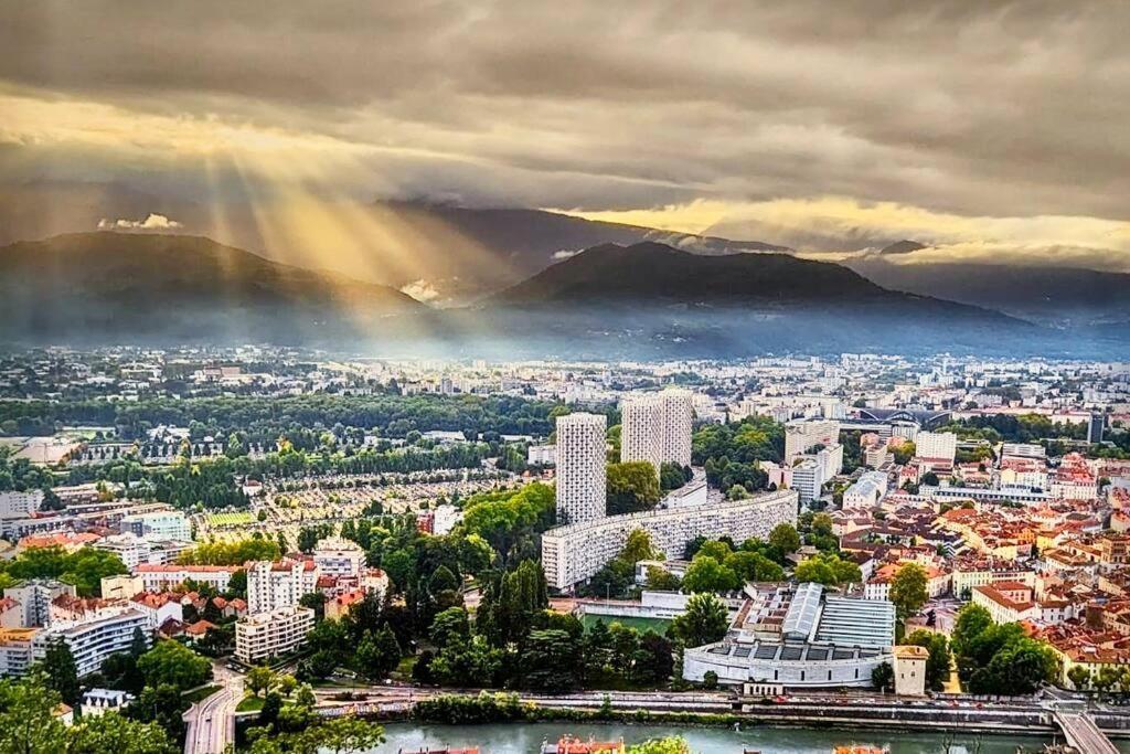 Magnifique T2 Refait A Neuf - Calme & Tout Equipe Avec Parking Grenoble Kültér fotó