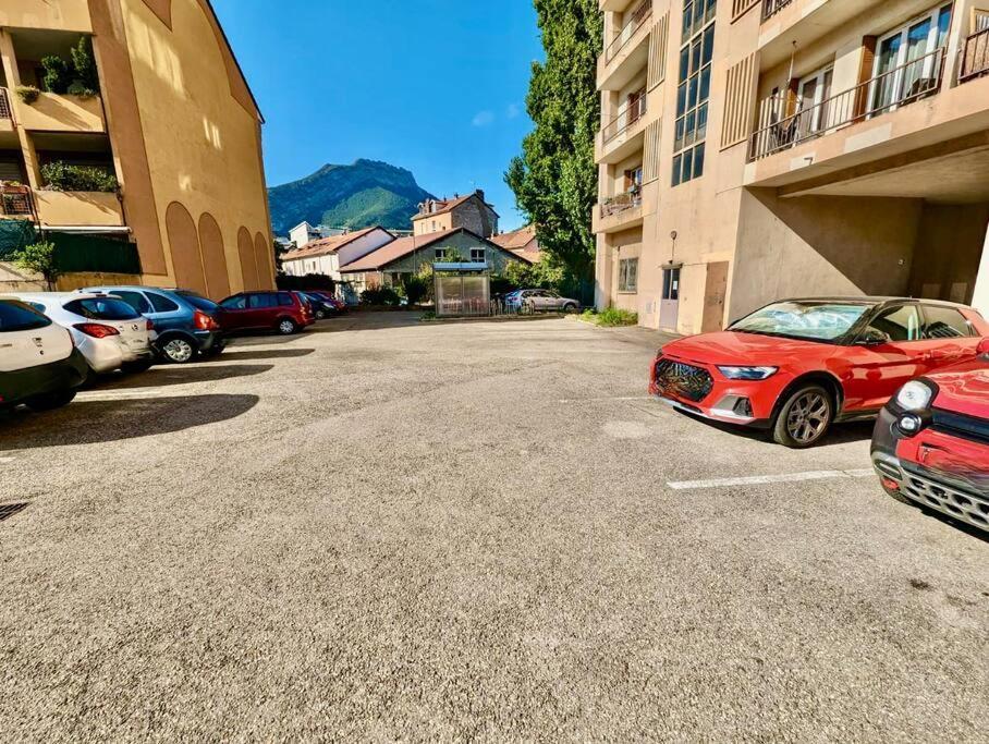 Magnifique T2 Refait A Neuf - Calme & Tout Equipe Avec Parking Grenoble Kültér fotó